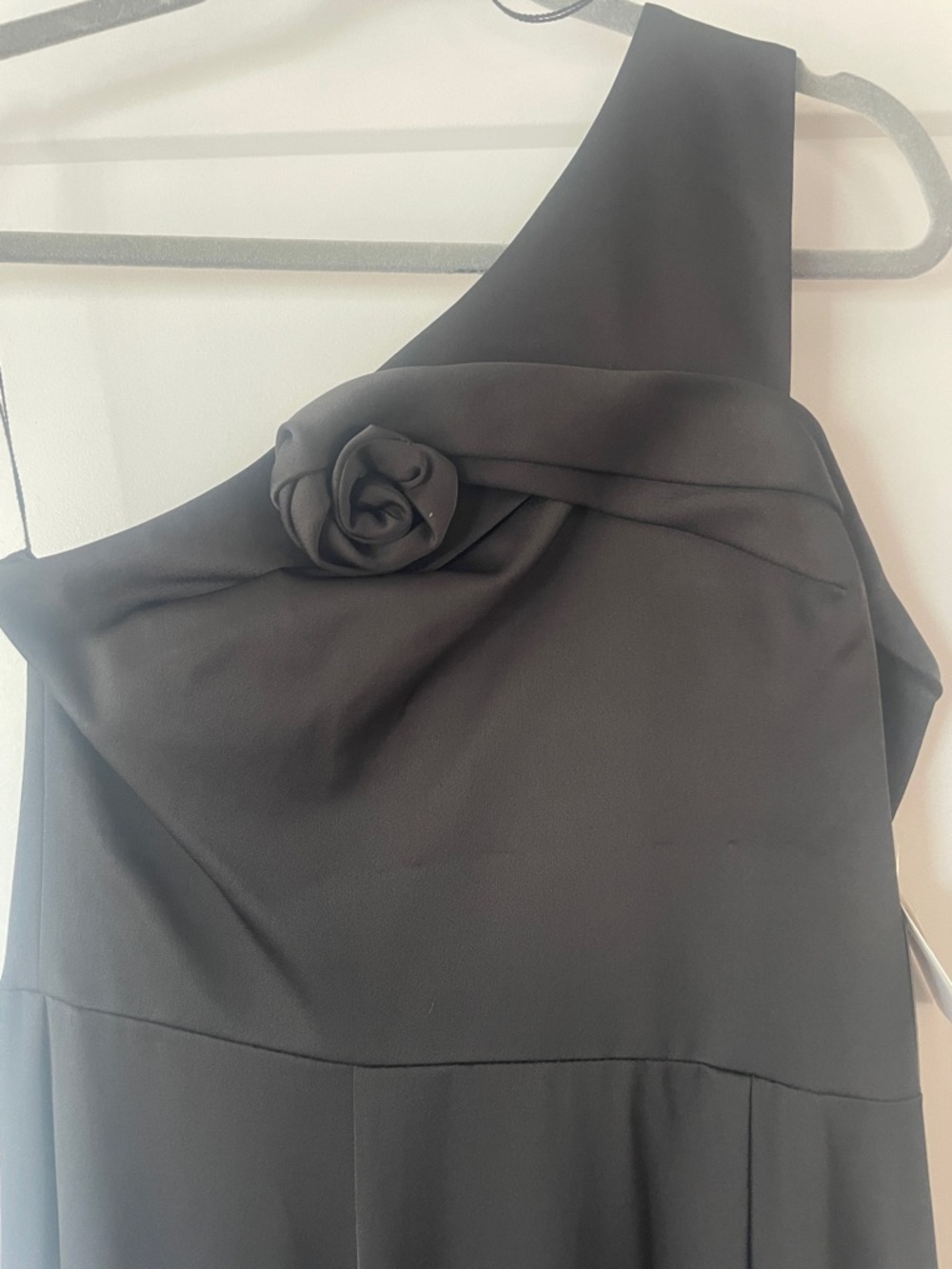 Aidan Mattox Elegant Black satin One-Shoulder Dress with Rosette Detail